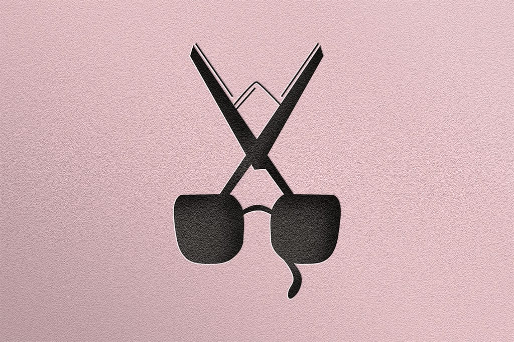 Tłoczone logo Waszak Hair Studio – minimalistyczne, czarne logo wytłoczone na różowym tle